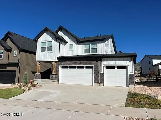281 E Sadie Ct