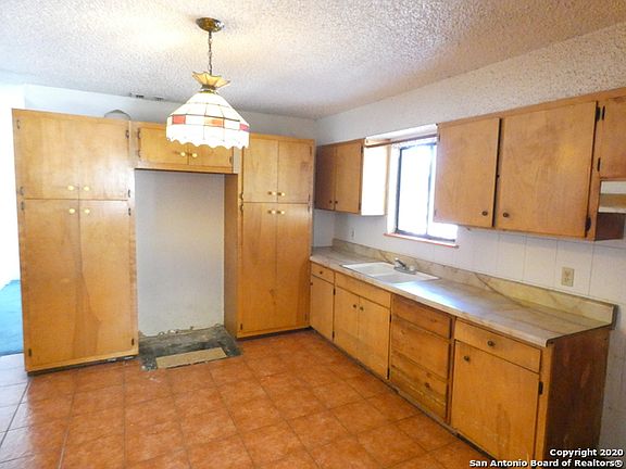 5th image of 518 Sunglo Dr