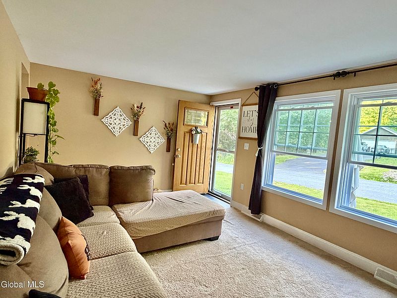 2nd image of 29 Knobhill Road