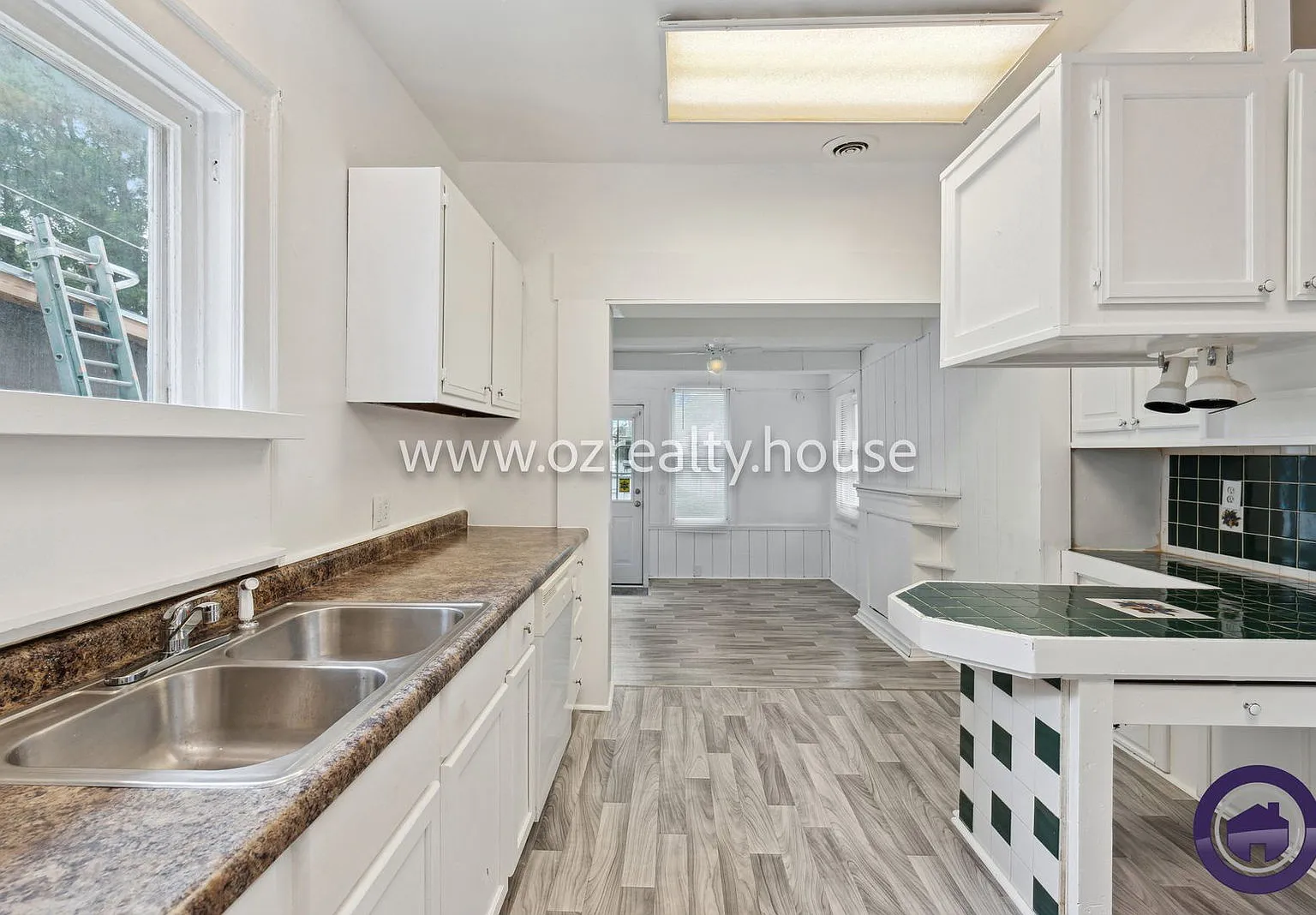 2 bed, 1.0 bath, 1012 sqft, $990 — Photo 3