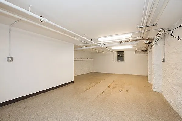 Rented by Perry Associates NYC Inc | media 25