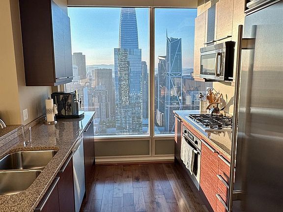 4th image of 425 1st St Unit 4806