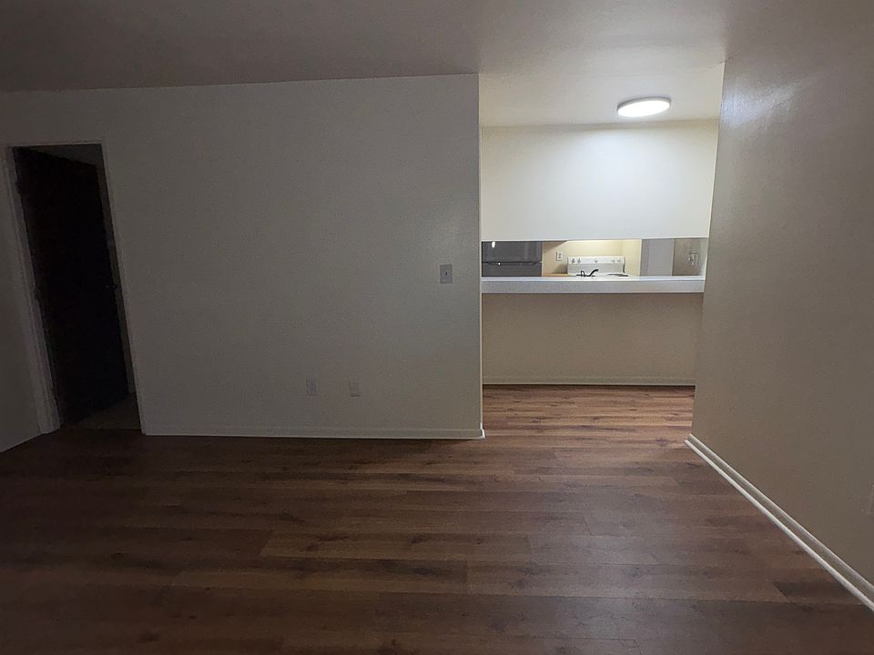 Family Room/Breakfast Bar