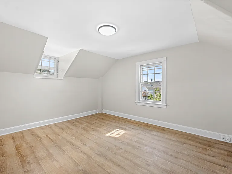 71 Maple St — Photo 13