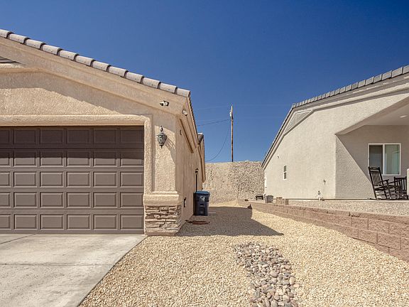 3rd image of 4233 Comstock Dr