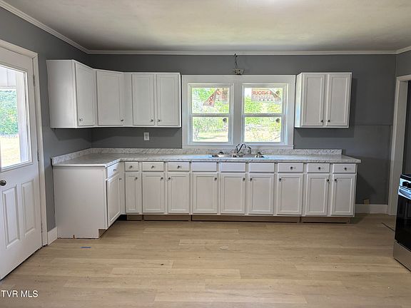 3rd image of 661 Swift Hollow Rd