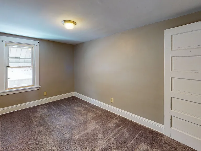 208 S 5th St — Photo 18