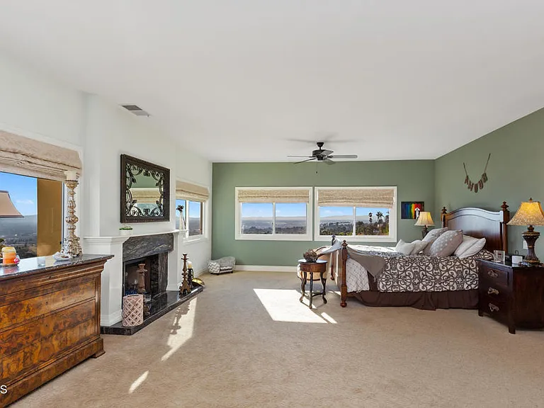 1234 E Tujunga Ave — Photo 36