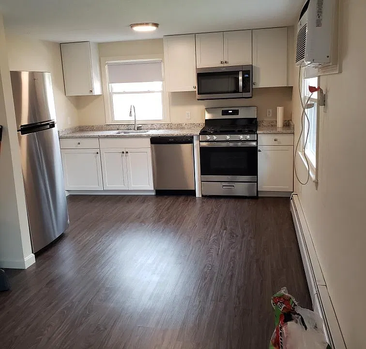 4 Greenleaf Dr #4C