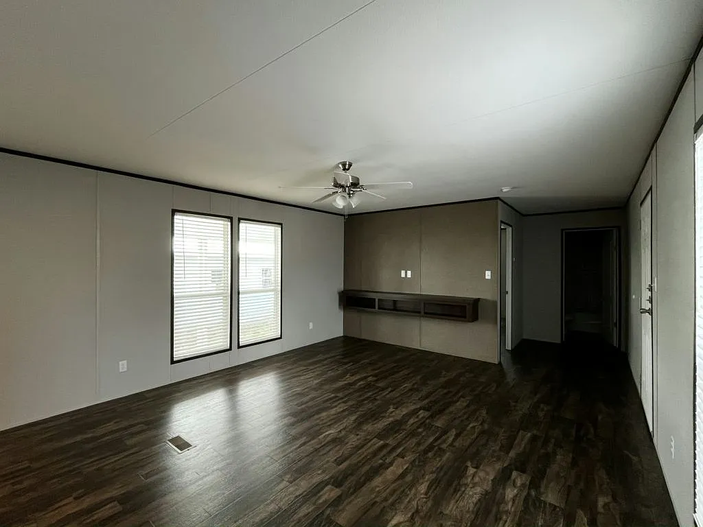 2 bed, 2.0 bath, 912 sqft, $1,431 — Photo 3