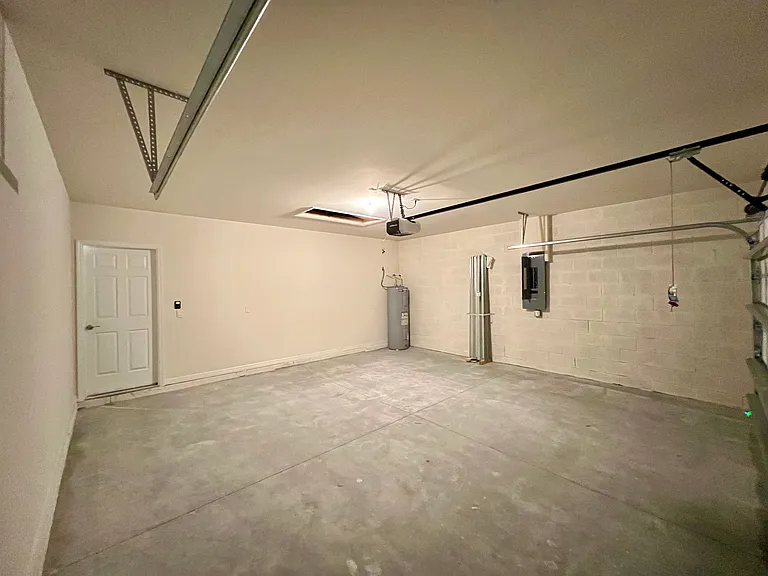2518 NE 6th Pl — Photo 25