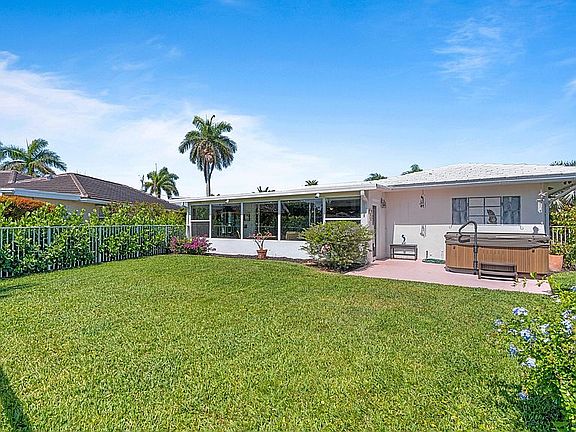 4th image of 998 SW 11th Ct