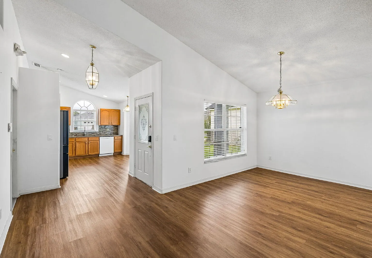 4 bed, 3.0 bath, 1791 sqft, $2,550 — Photo 3