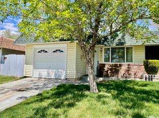 1686 Sue Way, Sparks, NV 89431