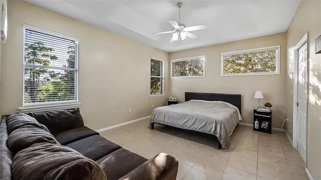 4 bed, 3.0 bath, 2120 sqft, $2,800 — Photo 4