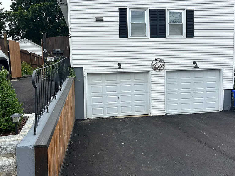 Lowell St — Photo 17