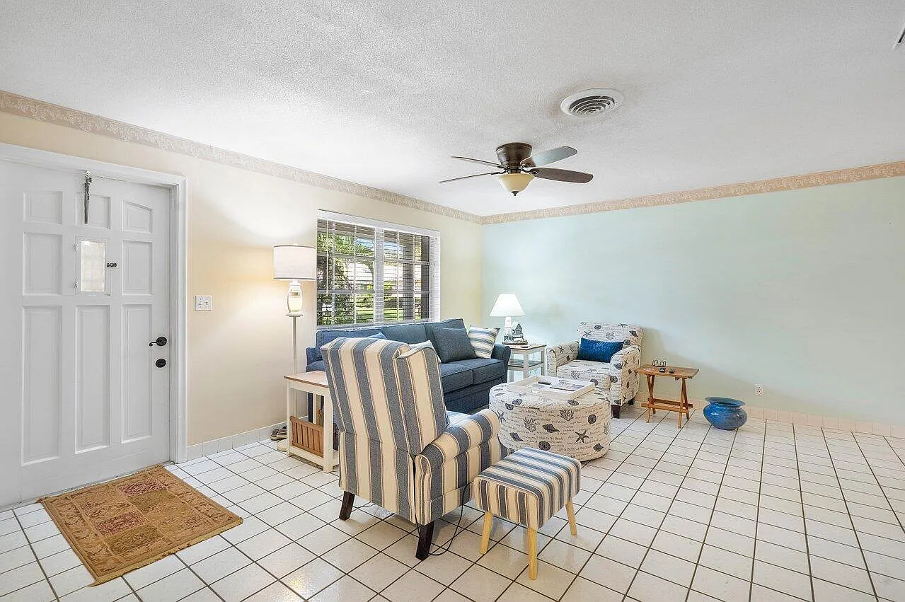 2 bed, 2.0 bath, 992 sqft, $3,500 — Photo 3