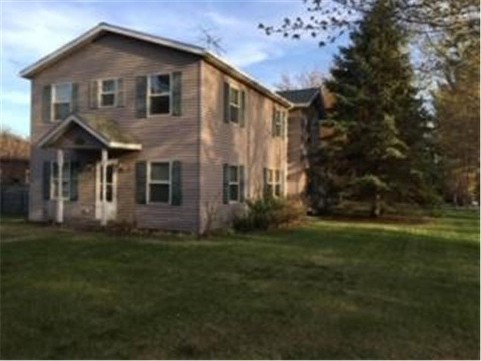 1st image of 300 3rd Ave NE