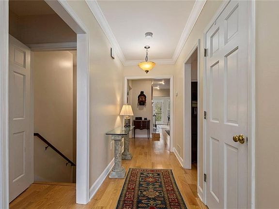 2nd image of 939 Lenox Hill Ct NE