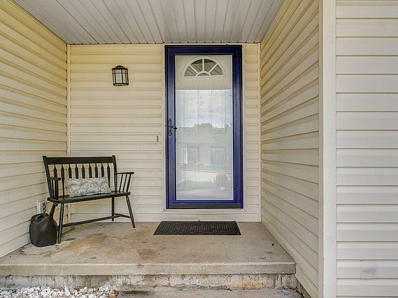 4th image of 606 N Pinewood Avenue