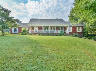 5500 Commanche Dr, Kingsport, TN 37664
