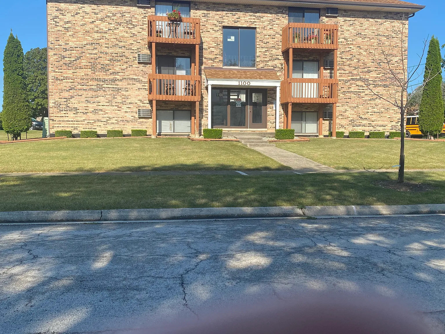 2 bed, 950 sqft, $1,700 — Photo 1