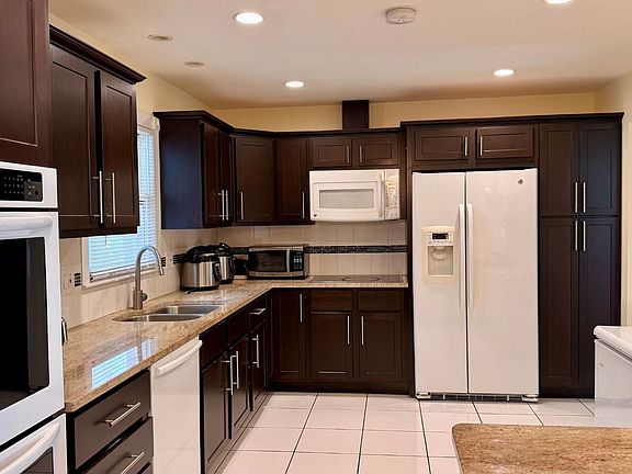 4th image of 539 E 169th St