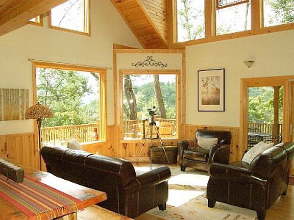 3rd image of 1015 Devils Lake Dr