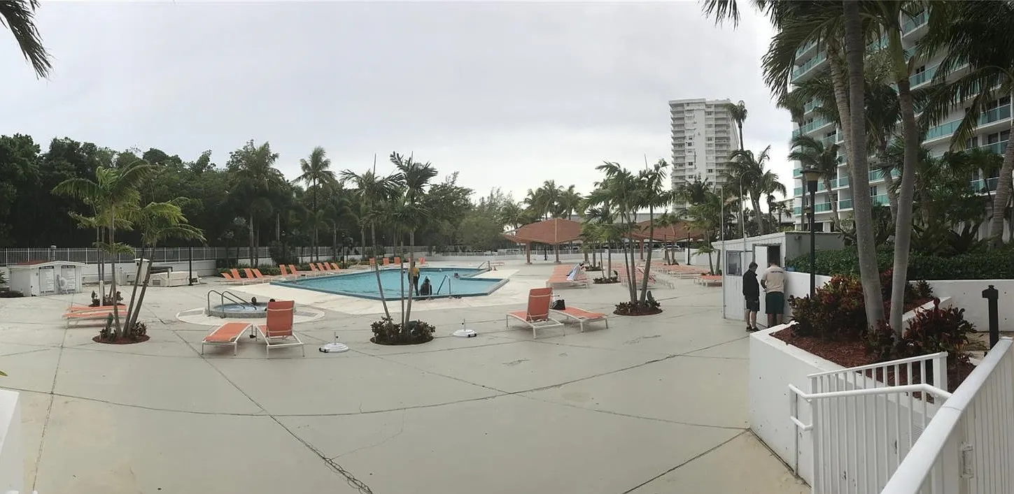 1 bed, 1.5 bath, 991 sqft, $2,400 — Photo 3