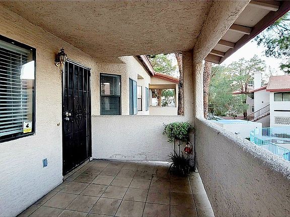 3rd image of 825 Rock Springs Dr APT 202