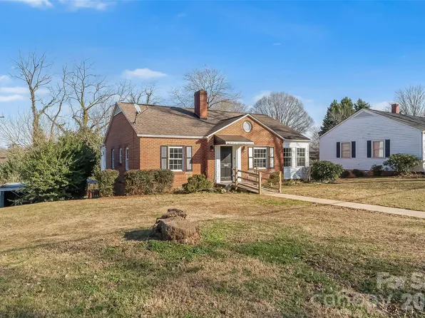 1474 12th Street Dr NW, Hickory, NC 28601