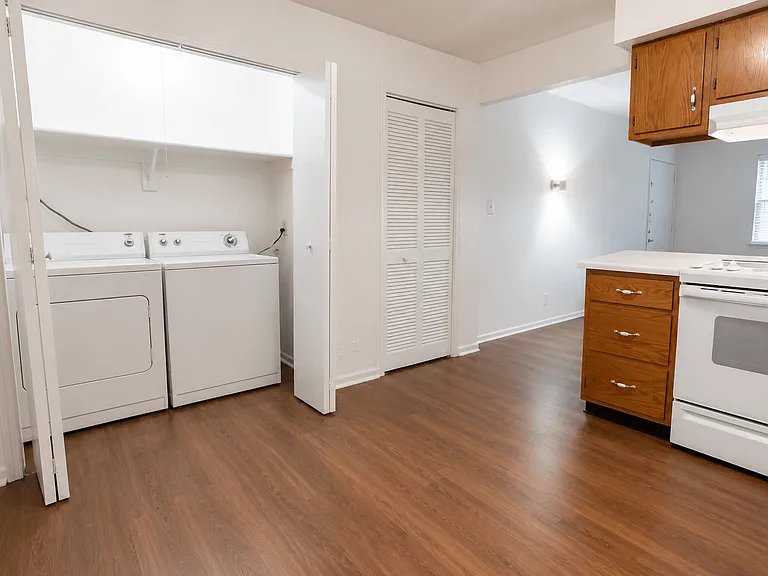 The Court at Sandstone Apartments — Photo 3