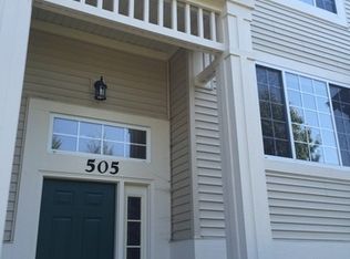 505 Cary Woods Cir #714, Cary, IL 60013