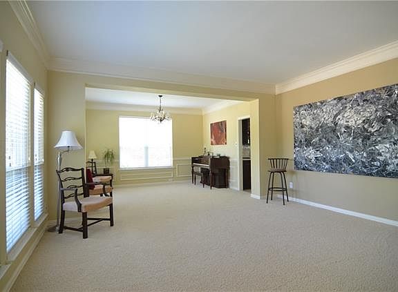 5th image of 737 Shorewood Dr
