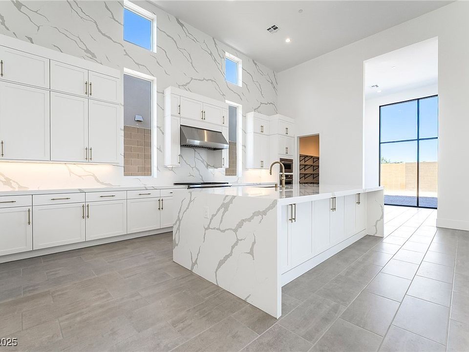 1st image of 10904 Vista Altura Ave