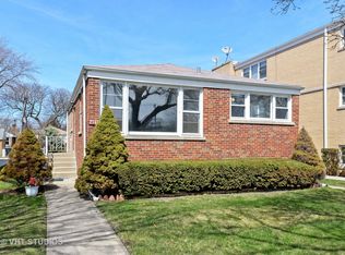 2141 W Howard St, Evanston, IL 60202