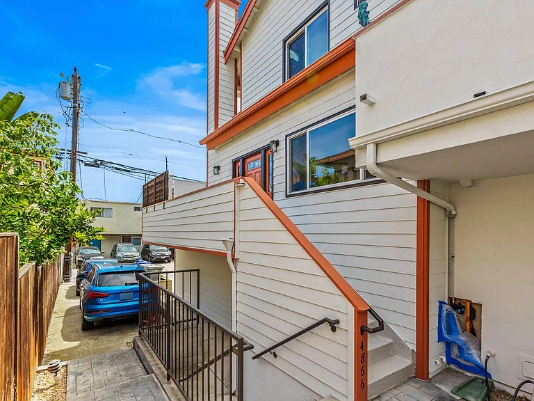 4866 Santa Cruz Ave — Photo 3