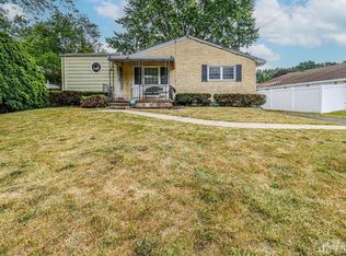 36 Hemlock Dr, Parlin, NJ 08859