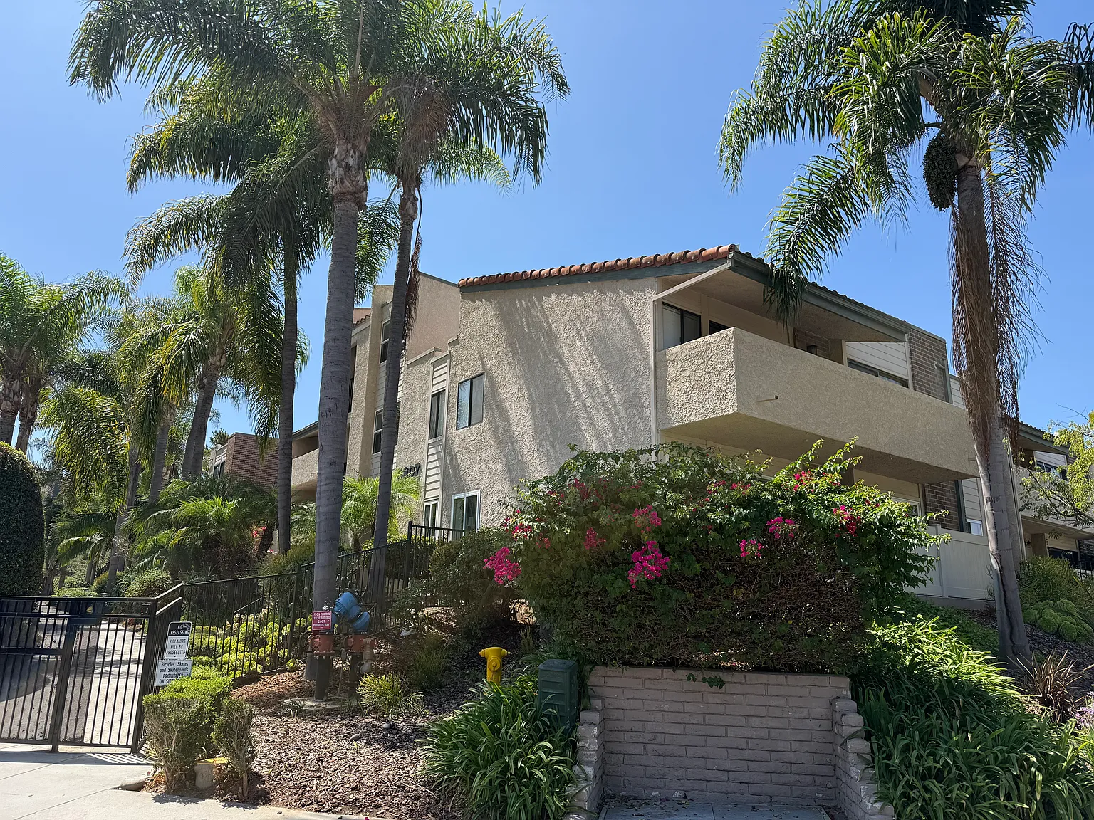 2 bed, 1400 sqft, $3,000 — Photo 2
