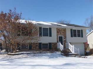 3833 N Northbrook Dr, Decatur, IL 62526