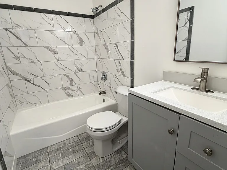 Second bath with tub and shower