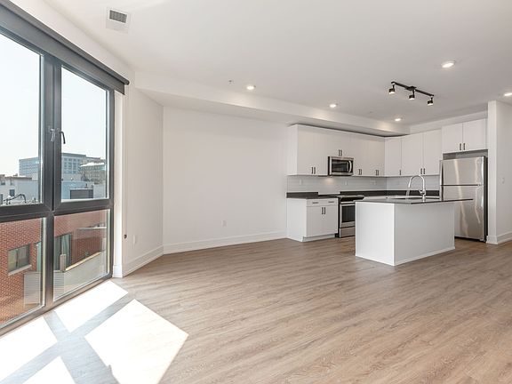 5th image of 1525 Ridge Ave #301
