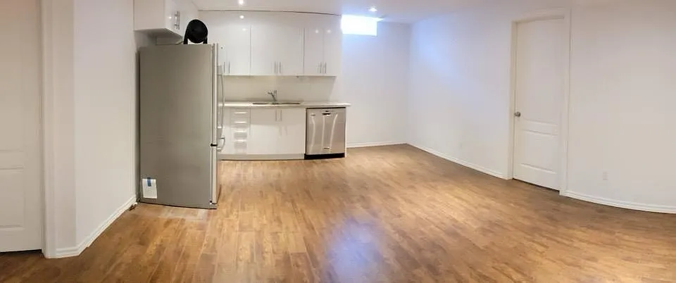 8 Vipond Way #1