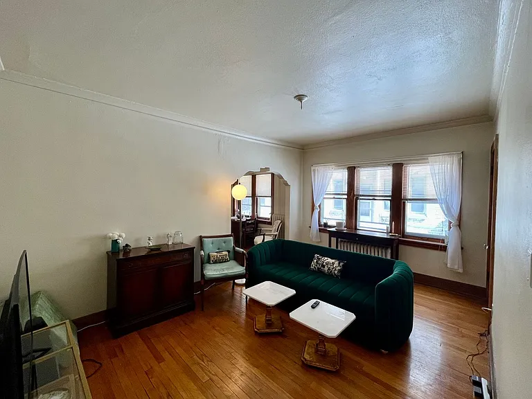 1714 E Beverly Rd — Photo 2