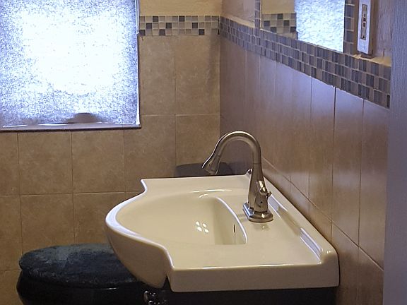 ML BATH W CERAMIC TILE