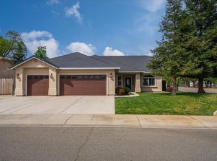 1390 Empress Ln, Redding, CA 96002