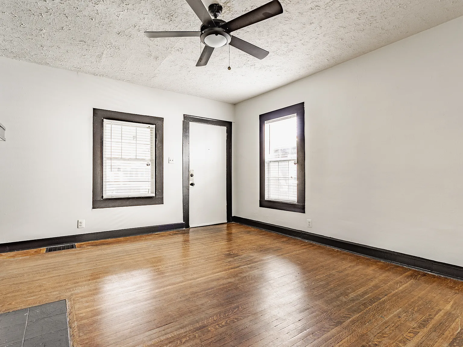 3 bed, 1.5 bath, 1154 sqft, $1,650 — Photo 4