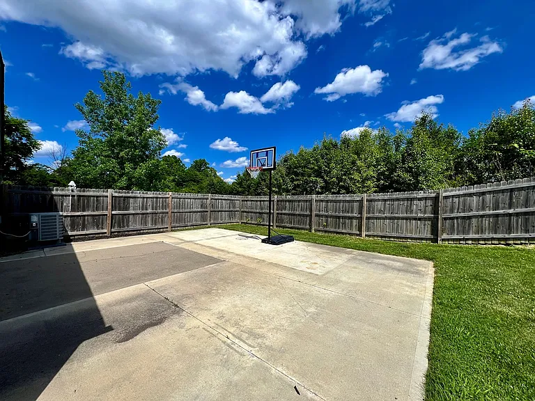 160 Overbrook Dr — Photo 11