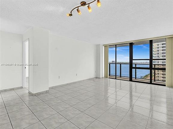 3rd image of 600 NE 36th St APT 1912
