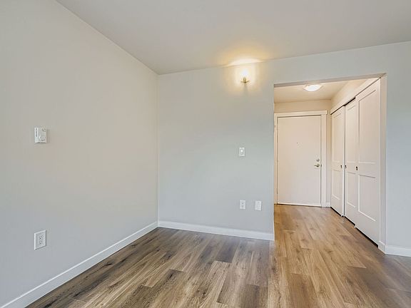 5th image of 2324 Bonair Pl SW #24